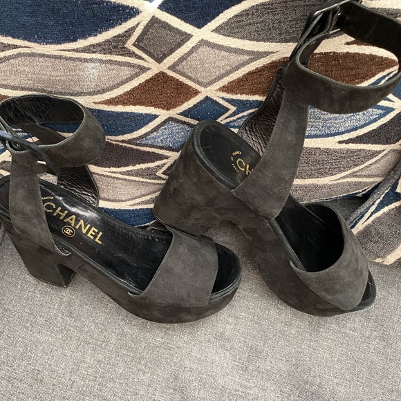 Vintage CHANEL Platform Leather - Picture 4 of 7